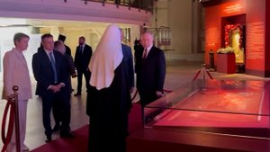 Владимир Путин посетил выставку "Православная Русь - к Дню народного единства"