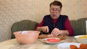 IMG_9375  В месте с вами нарезали, вкусный салат.К празднику.