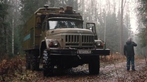 ЗиЛ-131 и осенний лес...
