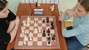 Медведева Дарья (1627) - Сухарева Евгения (2054)