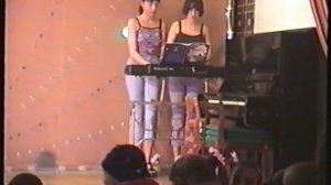 АРТИСТ ЭСТРАДЫ.исп.   Афонасова Оксана. и  Новикова Аня. Синтезатор.