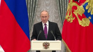 Владимир Путин вручил награды разработчикам новейшего оружия "Буревестник" и "Посейдон"