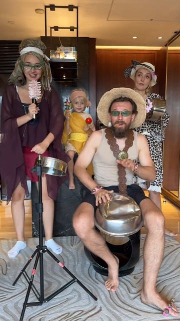 Группа мечты 🤣. Jessica Jay - Chilly Cha Cha. Леон и его семья