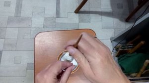 Сучение пуховой пряжи на опорном веретене