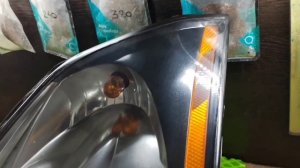 Город Братск. DENAUTO BRATSK.  вклейка стёкол фар автомобиля Ниссан 350z