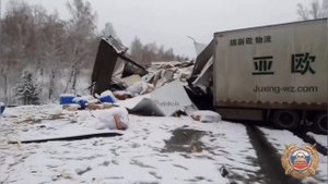 # столкнулось 4 фуры, двое погибли на месте, третий в больнице #