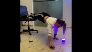 Касение передних датчиков через отжимание, задних - через работу пресса и ног