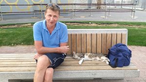 Сергей познакомился  с кошкой!