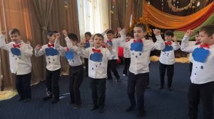 Танец тучек старшая группа