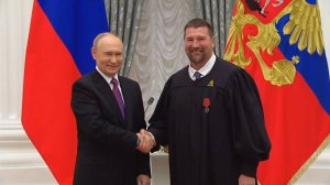 Вручение награды пастору адвентистской церкви Олегу Гончарову в честь Дня народного единства