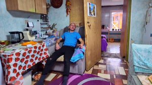 Всеми днями лежит на Диване,а я как белка в колесе,весь день кашеварила