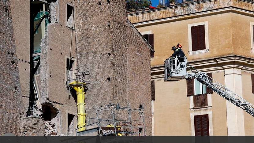 СМИ сообщили об извлечении одного человека из-под завалов обрушившейся в Риме башни