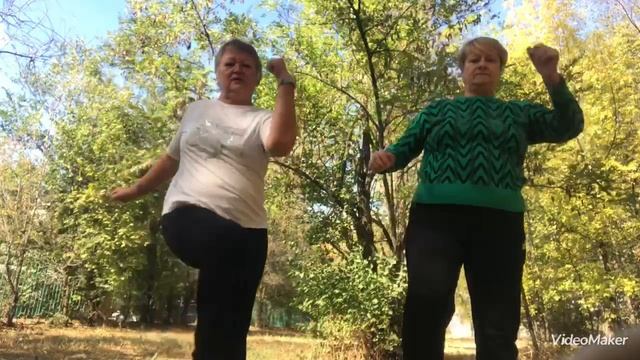 Зарядка на свежем воздухе. Осень радует