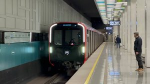 Метропоезд «Москва-2024» №111 на ст.м.Университет Дружбы Народов, ноябрь 2025 года