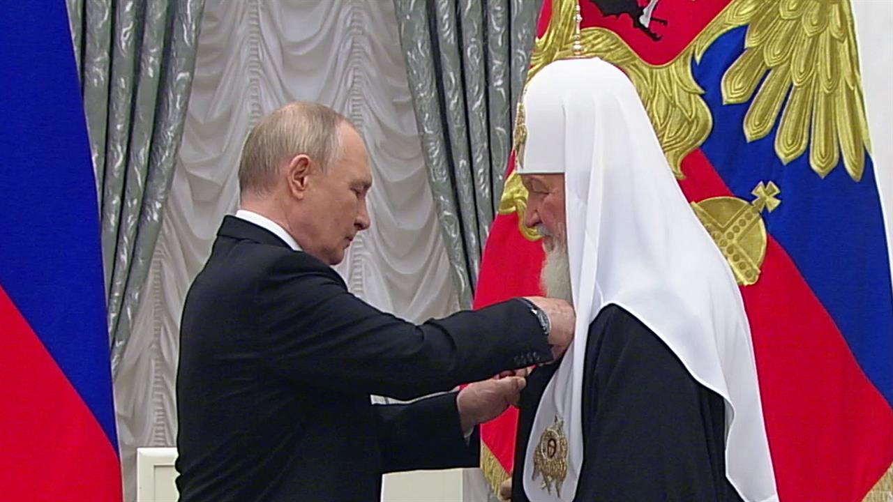 Президент вручает госнаграды и премию за вклад в укрепление единства российской нации