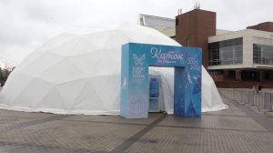 В КРАСНОЯРСКЕ НАЧАЛИ ЗАЛИВАТЬ КАТОК НА СТРЕЛКЕ