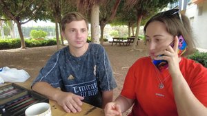 Отвечаем на вопросы, снимаем рекламу и играем в нарды с Ромой