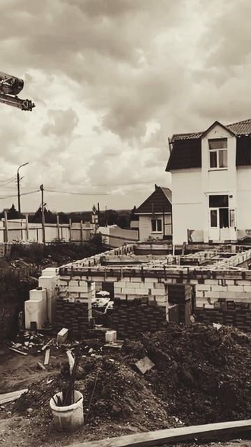 Заливка армопояса на будущей гостинице! Бетонный насос в работе 