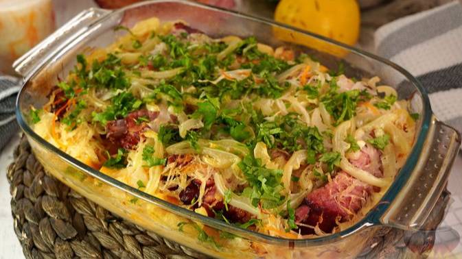 Приятная кислинка, аромат дымка. КВАШЕНАЯ КАПУСТА С АЙВОЙ И КОПЧЁНЫМИ РЁБРАМИ