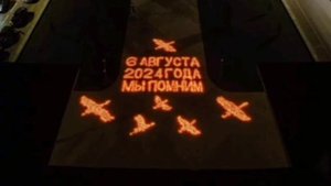 "Вы принесите, в августе цветы" Песня посвящена солдатам России оборонявших Суджу. Боль и слёзы...