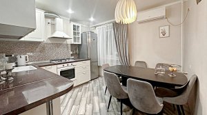 Шикарная квартира 52 кв.м. 2 комнаты кухня 12 кв.м. центр города. Краснодарский край, город Армавир.