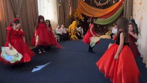 Танец девочек старшая группа