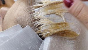 "Сделайте мне посветлее!", - сказала Светлана. Делаю обесцвечивание волос и растяжку цвета👌