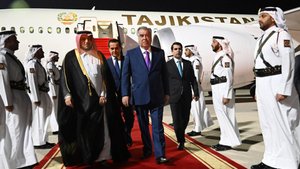 Эмомали Рахмона встретили высокопоставленные представители государства Катар в аэропорту Дохи