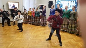 Выступление маленьких казачат в Сочи в художественном музее.