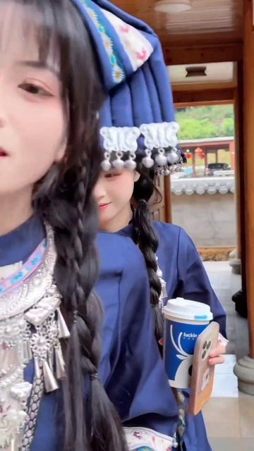 Девушка из Мяоцзян. Красота