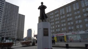 Памятник легендарному ректору НЭТИ Лыщинскому открыли в Новосибирске