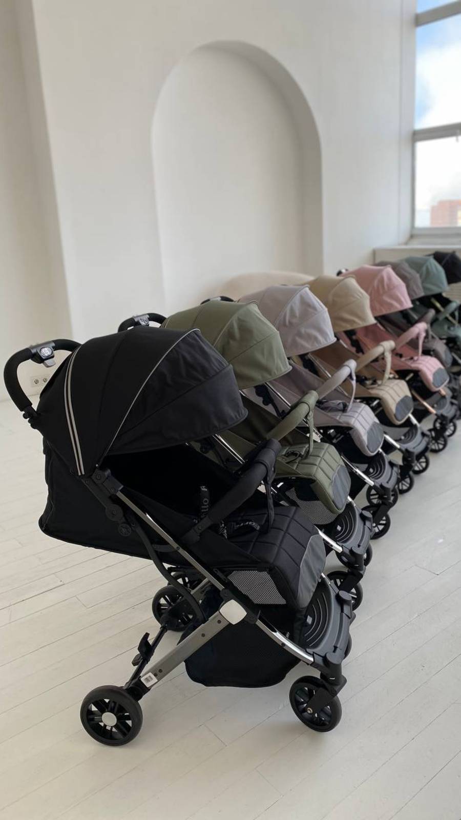 ☂️💜 Без зонта вы промокните, а без коляски — упустите половину радости материнства 🥺 #farfello смотреть онлайн