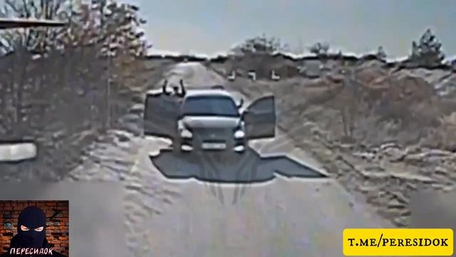 Российский оператор вовремя заметил мирных и отвёл дрон в последнюю секунду до удара