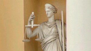 Более 120 тысяч работников судов впервые отмечают профессиональный праздник