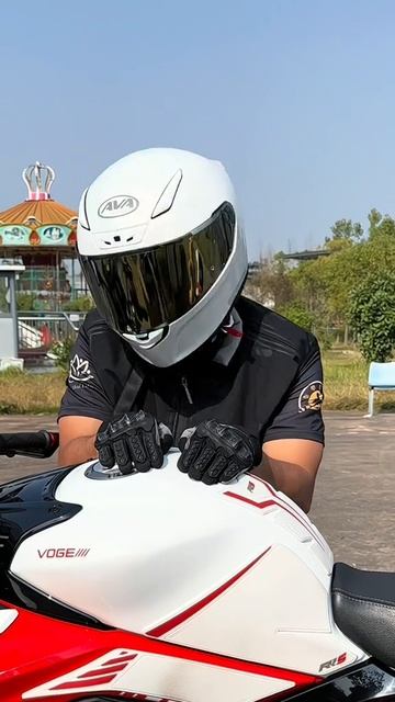 Челендж, За рулем