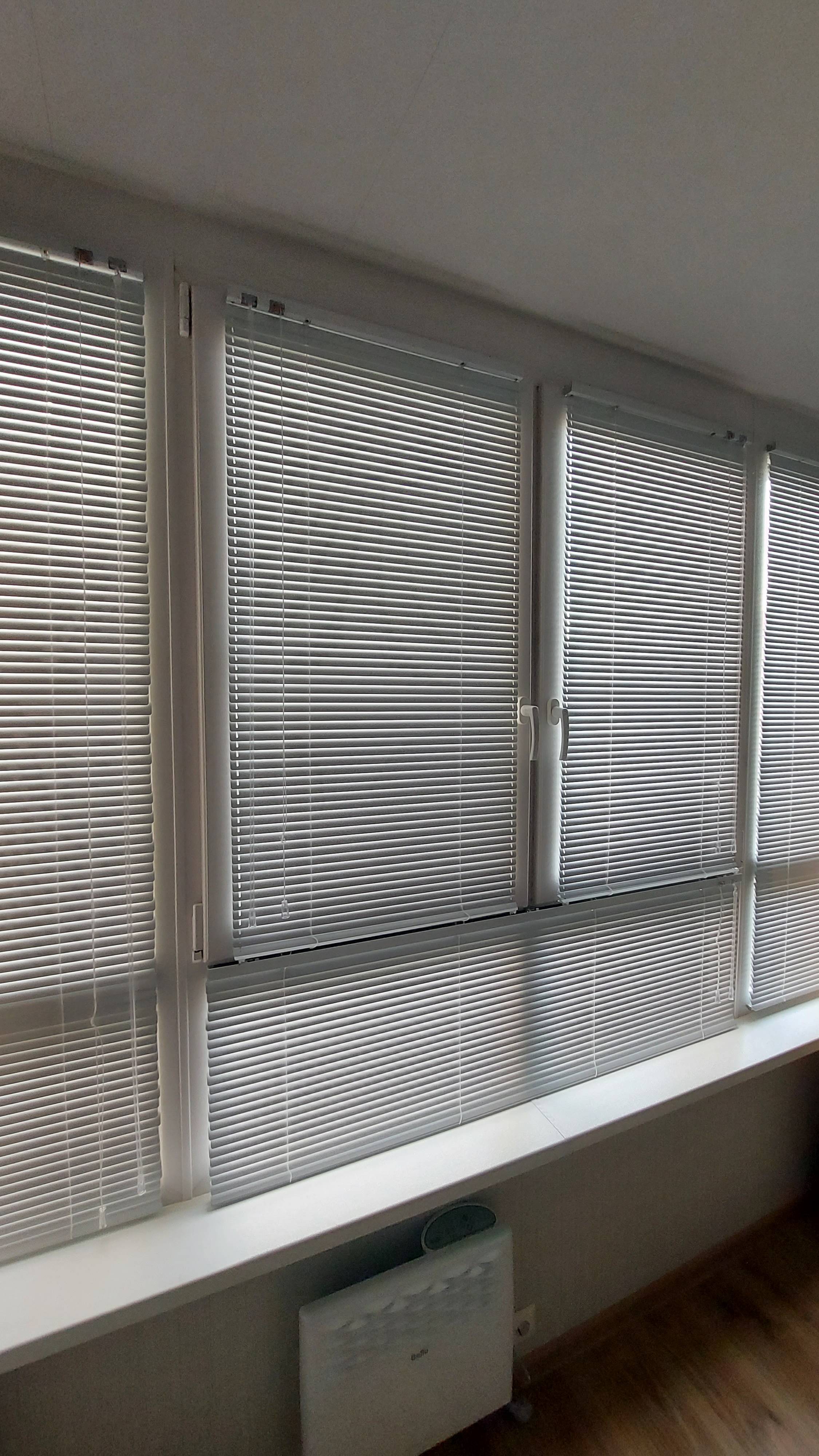 Классические горизонтальные алюминиевые жалюзи 25мм. Цвет Белый глянец