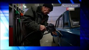 Кому выгодны удары по российским НПЗ: Оптовые цены на бензин пошли вниз, а на заправках – подорожан