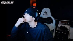 Игрульки продолжаются Чонгук на Weverse live 04.11.2025