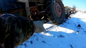 Как не надо пахать. Т-25 пашет мерзлоту. Запуск в -10 мороза. Видео снято 2 года назад.