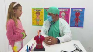 Настя показывает как сахар вредит здоровью