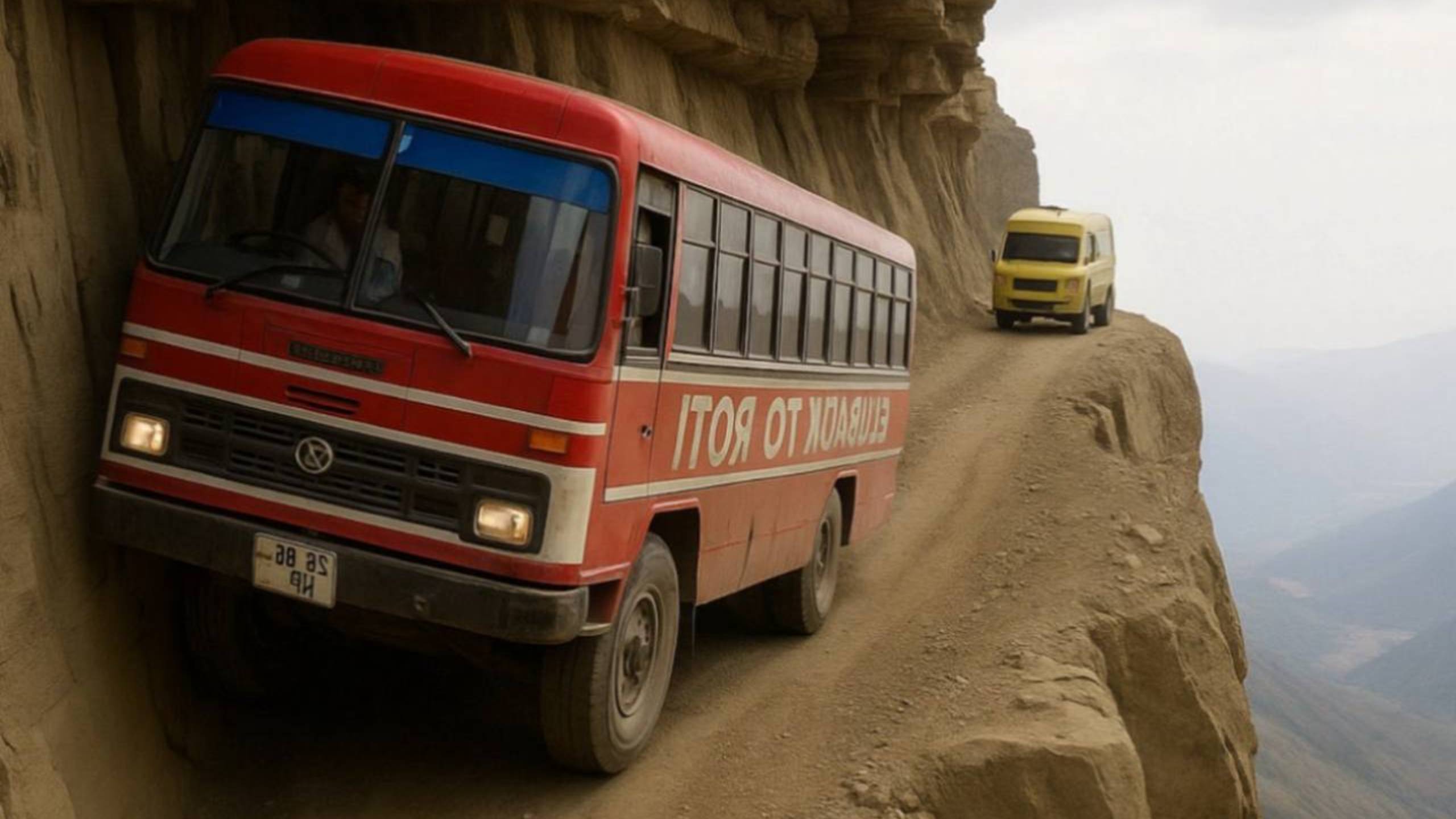 Как Водители Грузовиков Передвигаются По Одной Из Самых Опасных Дорог В Мире смотреть онлайн