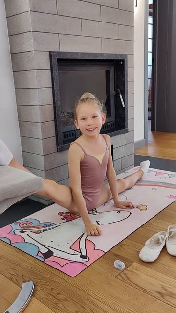 Алиса, ты сломалась? 😱 #растяжканог