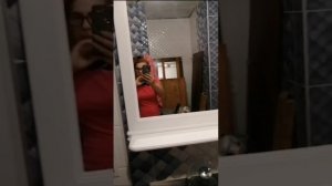 Вешаю зекало после ремонта сама, малярная лента в помощь!!!!