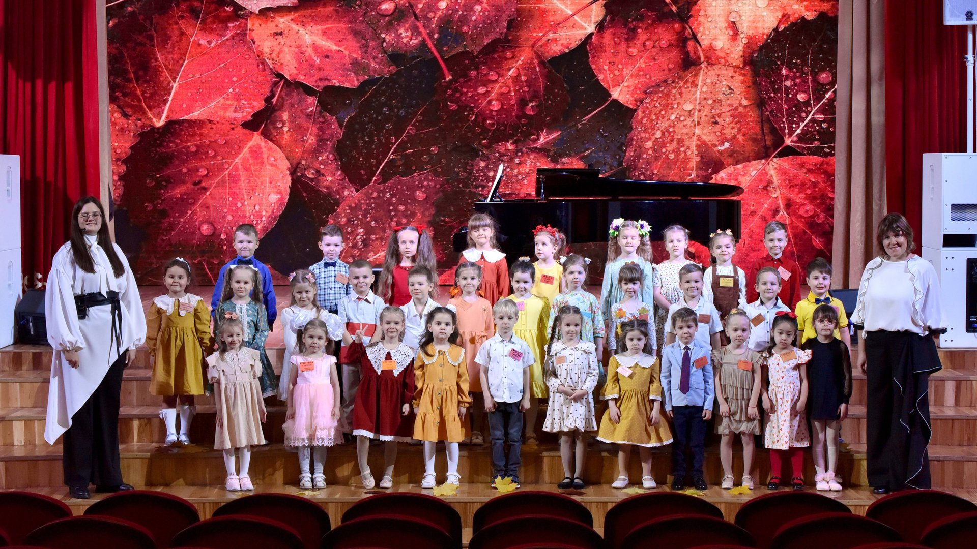 Открытый урок хора "Снежинка" (гр. 3.1 и 3.2) смотреть онлайн