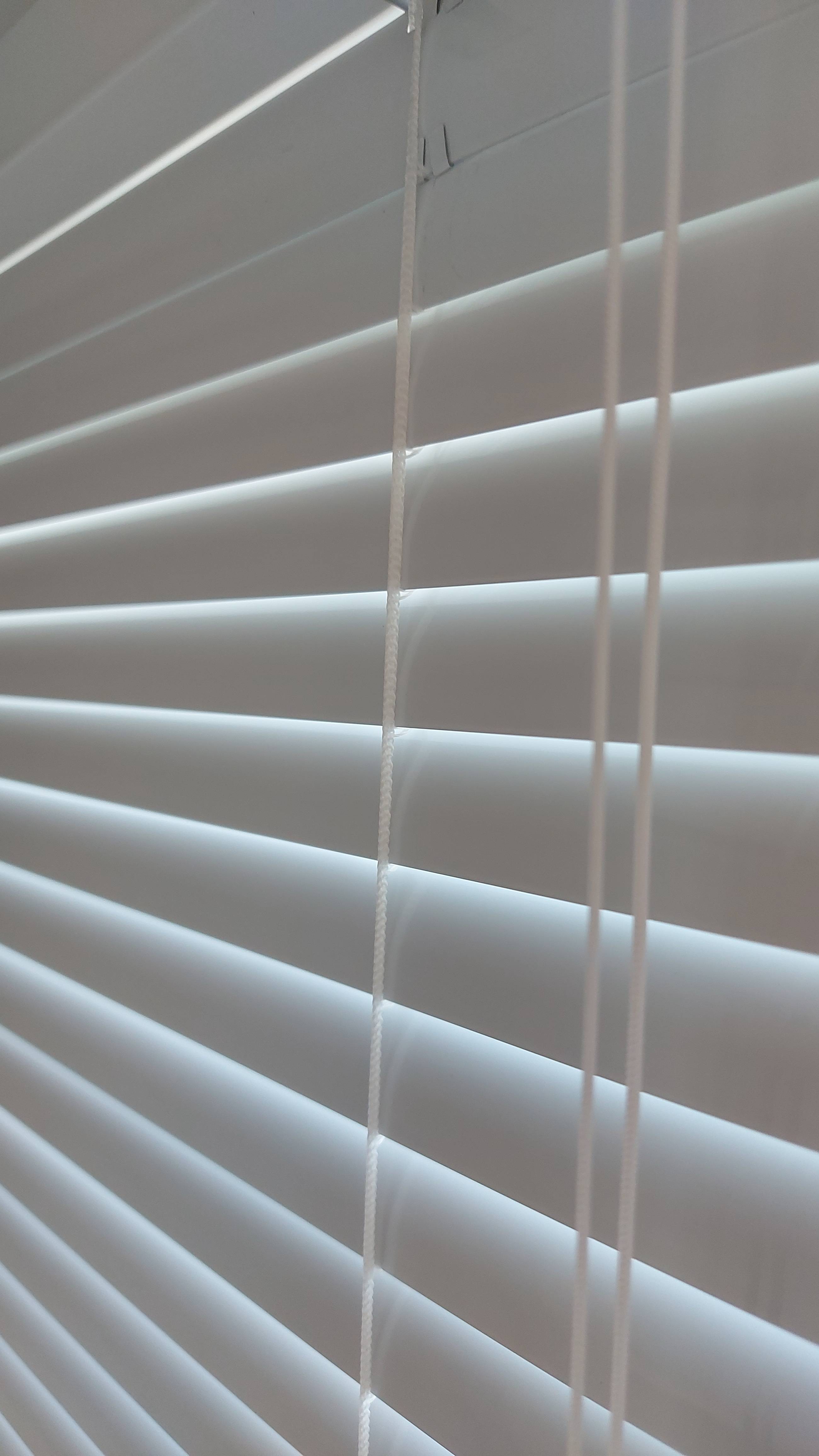 Специальная пробивка ламелей Privacy для классических горизонтальных алюминиевых жалюзи 25мм