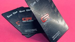 Карта лояльности на черном в массе платике с выборочным лаком и штрих-кодом