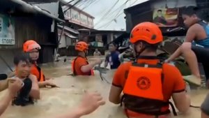 Появились кадры разрушений после тайфуна на Филиппинах