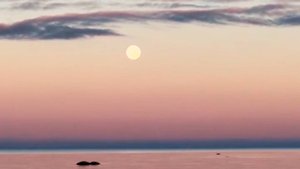 Бобровая луна взошла над Ладогой этой ночью