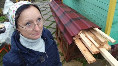 Пизда порносында тілін жабыстыру Ангелина Валентинаны ана ретінде көрсететін порно