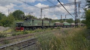 «Тяни-толкай!» Электровозы EL21 - 227 (тягач) и 146 (толкач) с грузовым поездом на перегоне, август